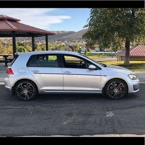 Meet your Posher, Max